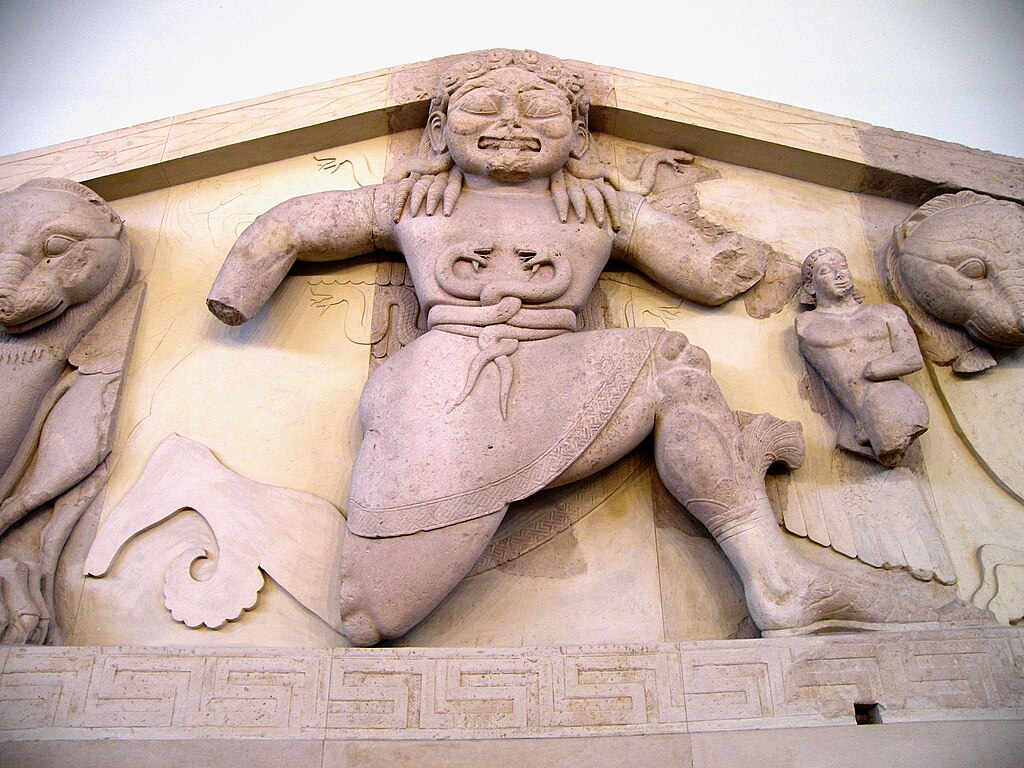 Close_up_of_Gorgon_at_the_pediment_of_Artemis_temple_in_Corfu