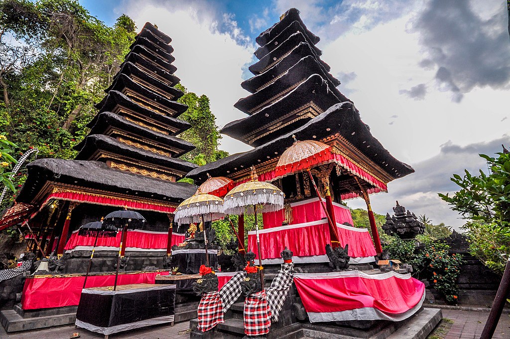 Pelinggih_meru_(the_multi-tiered_roof_tower)_is_similar_in_design_to_Chinese_or_Japanese_pagodas_-_Goa_Lawah_Temple