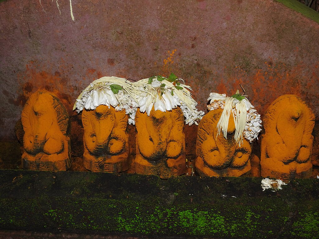 Snake_Gods_image_by_Raju_Kasambe_DSCN3001_(4)_01
